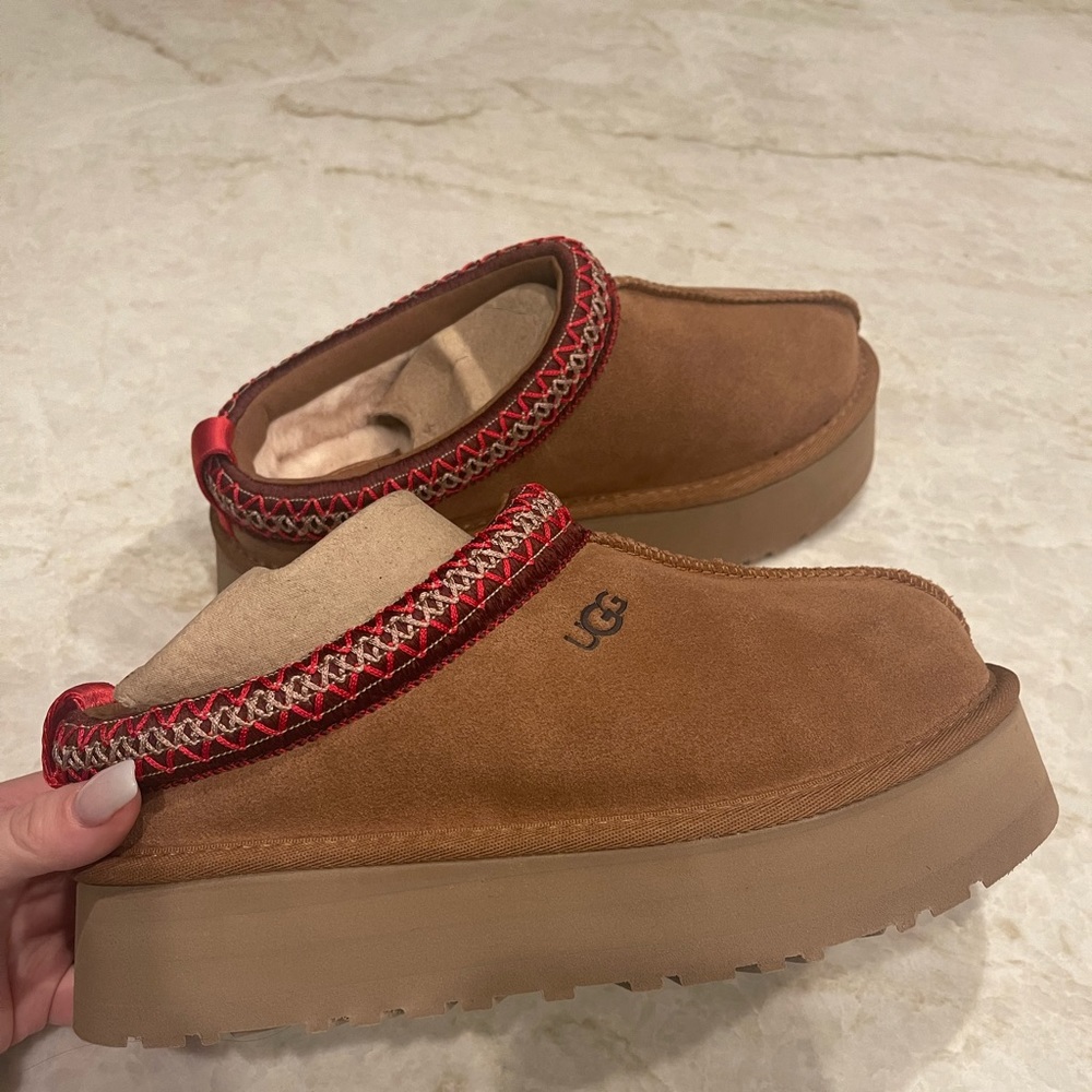 Brand new Ugg Tazz Slippers size 6!